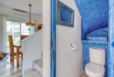 10-bb915d1cb19341576dcdc994b81ab9c5