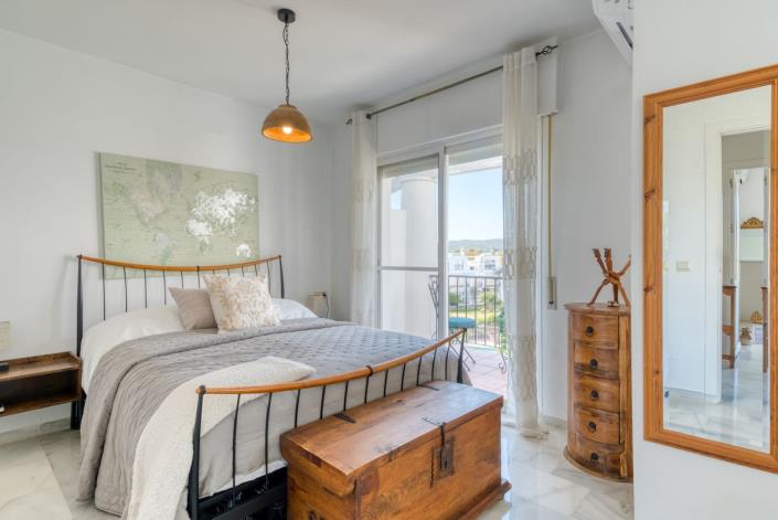 Image No.16-2 Bed Townhouse for sale