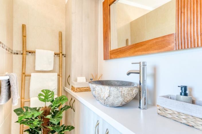 Image No.20-2 Bed Townhouse for sale