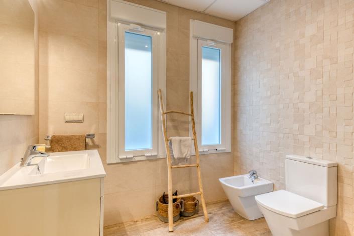 Image No.17-3 Bed Semi-Detached for sale