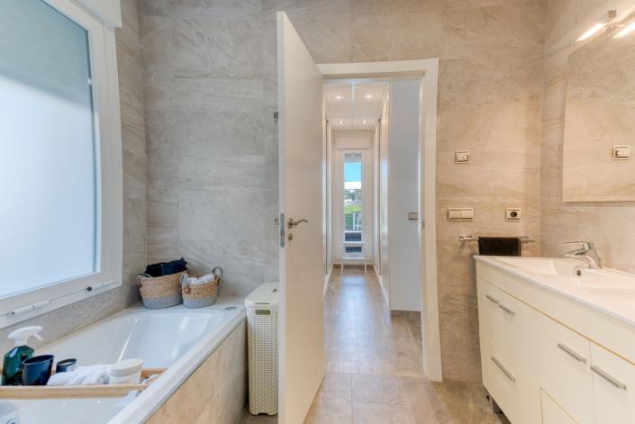 Image No.24-3 Bed Semi-Detached for sale