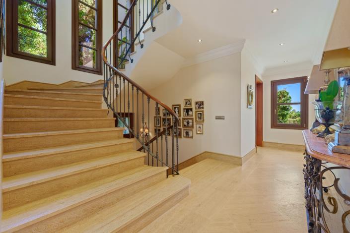 Image No.9-6 Bed Villa for sale