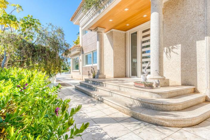 Image No.4-8 Bed Villa for sale