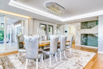 8-e64a9055bba3e77ac8aca3b893cdf826