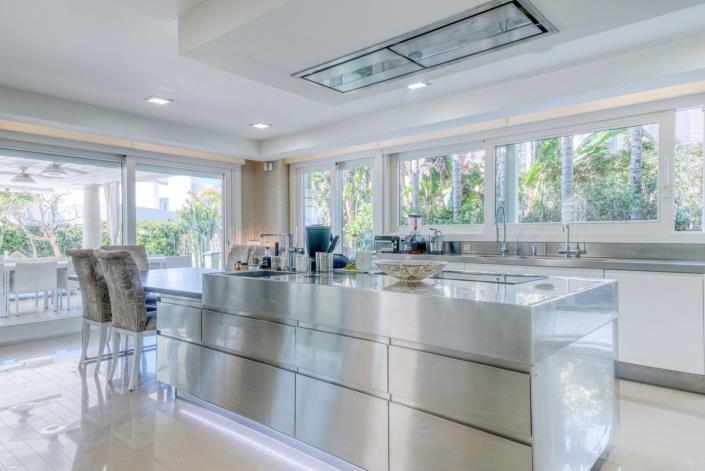 Image No.10-8 Bed Villa for sale