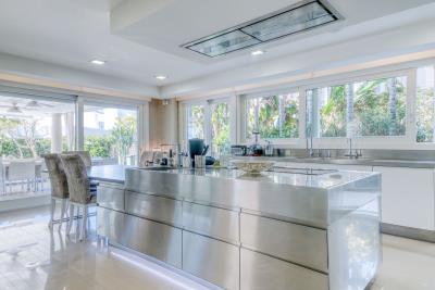 10-bb915d1cb19341576dcdc994b81ab9c5