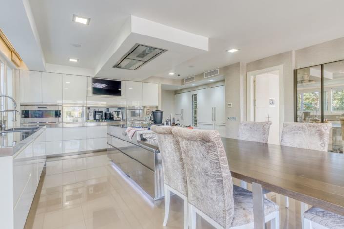 Image No.12-8 Bed Villa for sale