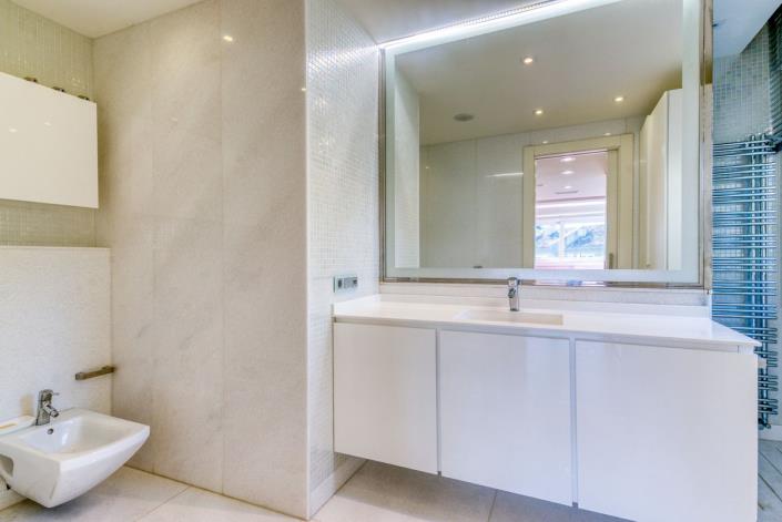 Image No.15-8 Bed Villa for sale