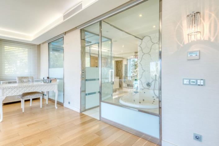 Image No.18-8 Bed Villa for sale