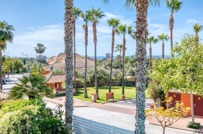 Image No.2-4 Bed Semi-Detached for sale