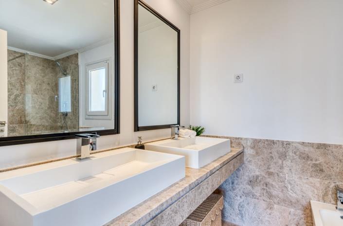 Image No.16-4 Bed Semi-Detached for sale