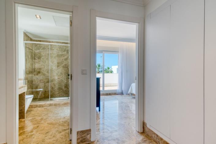 Image No.18-4 Bed Semi-Detached for sale