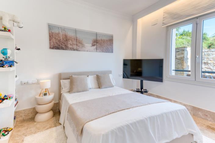 Image No.24-4 Bed Semi-Detached for sale