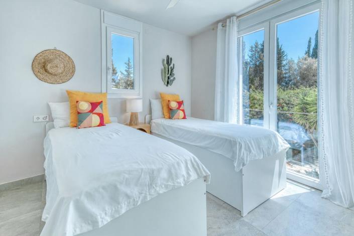 Image No.29-6 Bed Villa for sale