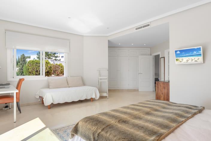 Image No.12-6 Bed Villa for sale