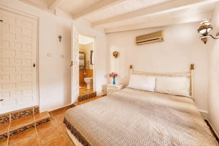 Image No.26-2 Bed Villa / Detached for sale