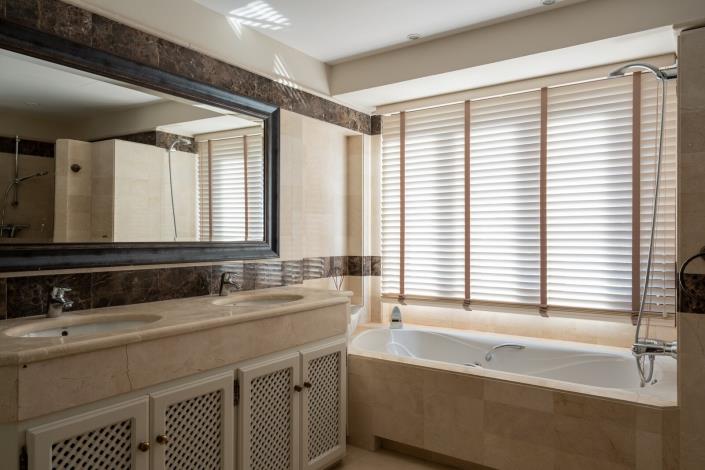 Image No.32-4 Bed Villa for sale