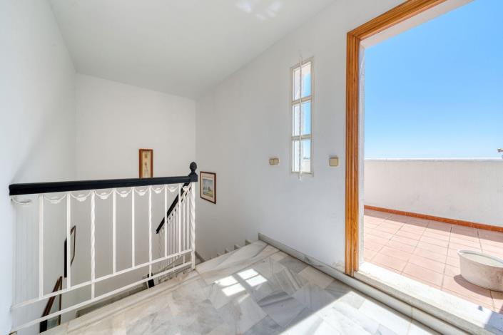 Image No.24-3 Bed Apartment for sale