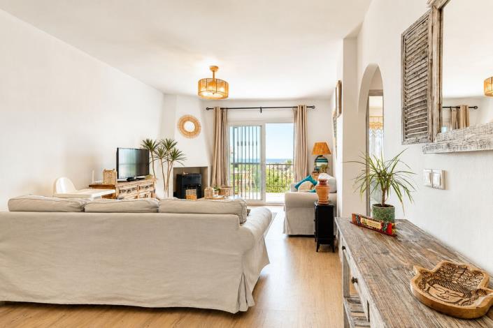 Image No.40-2 Bed Apartment for sale