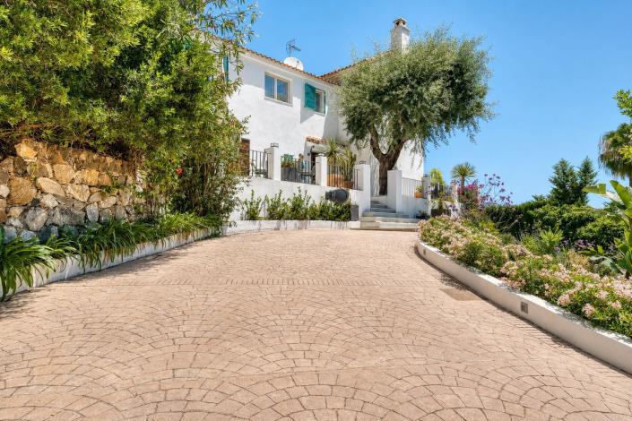 Image No.5-Villa for sale