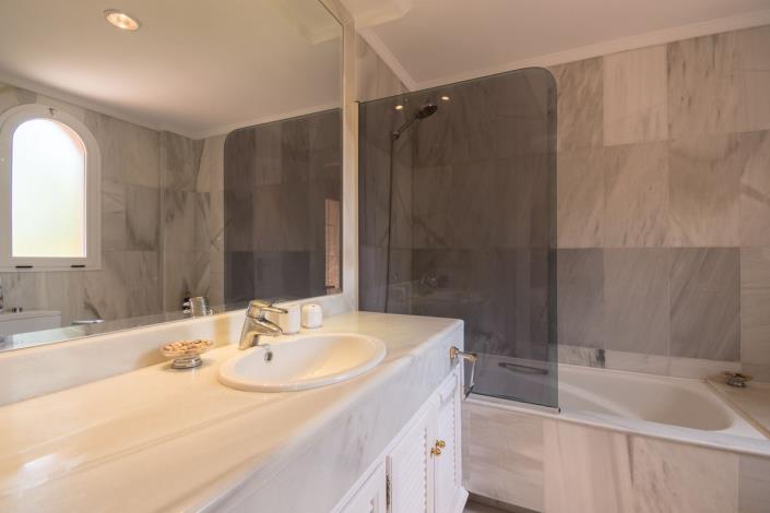Image No.20-3 Bed Apartment for sale