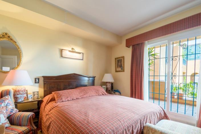 Image No.21-3 Bed Apartment for sale