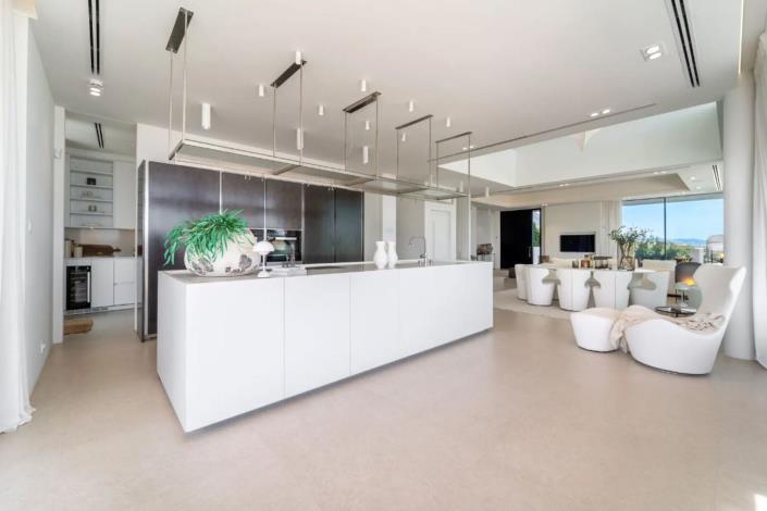 Image No.8-6 Bed Villa for sale