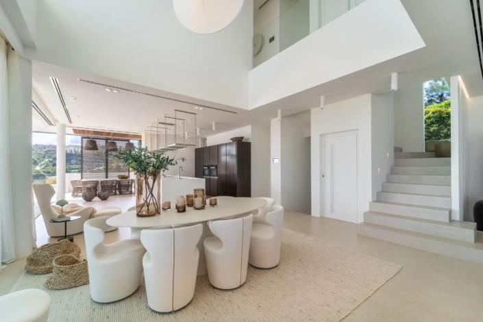 Image No.7-6 Bed Villa for sale