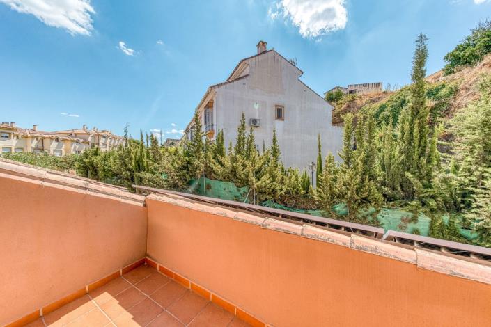 Image No.2-4 Bed Townhouse for sale