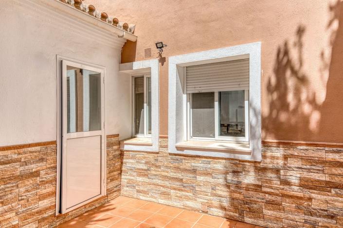 Image No.20-4 Bed Townhouse for sale