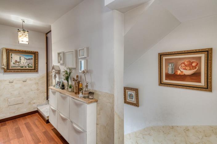 Image No.21-4 Bed Townhouse for sale