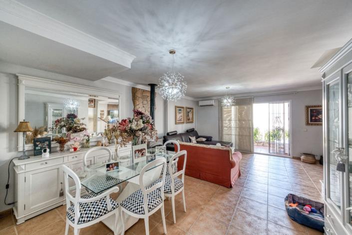 Image No.23-4 Bed Townhouse for sale