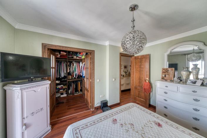 Image No.25-4 Bed Townhouse for sale
