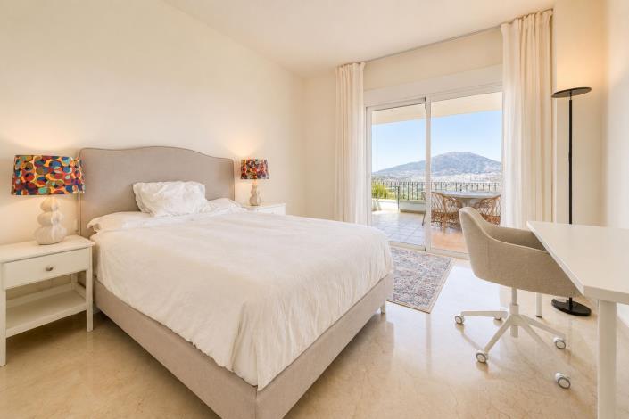 Image No.21-3 Bed Apartment for sale