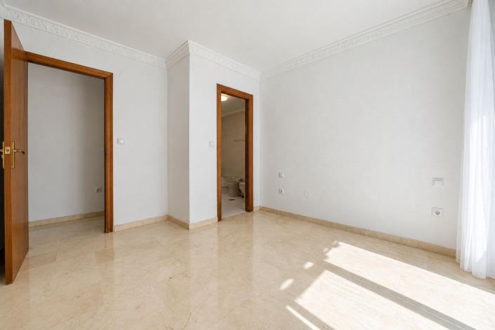 Image No.14-3 Bed Apartment for sale