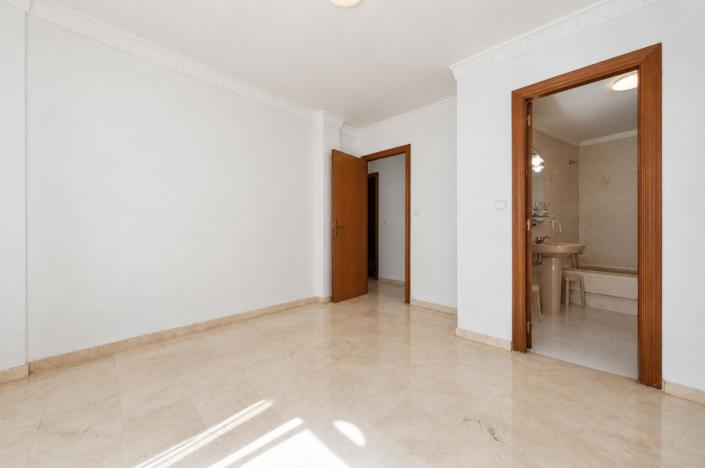 Image No.15-3 Bed Apartment for sale