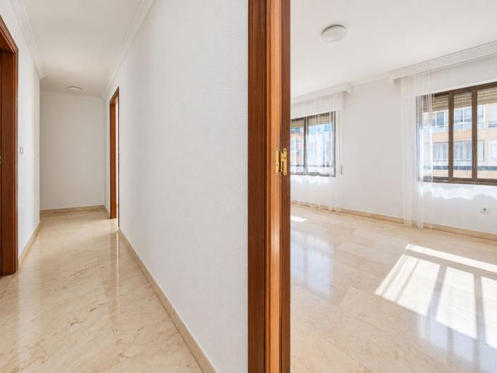 Image No.17-3 Bed Apartment for sale