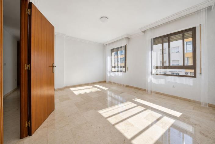 Image No.18-3 Bed Apartment for sale