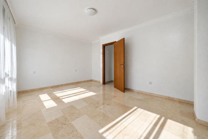 Image No.20-3 Bed Apartment for sale
