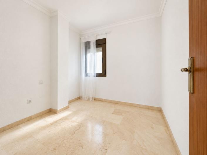 Image No.21-3 Bed Apartment for sale