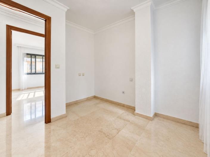 Image No.22-3 Bed Apartment for sale