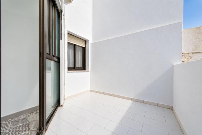 Image No.33-3 Bed Apartment for sale