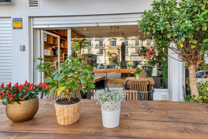 Image No.8-2 Bed Restaurant for sale
