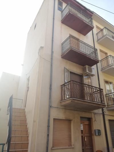 Image No.20-2 Bed Townhouse for sale