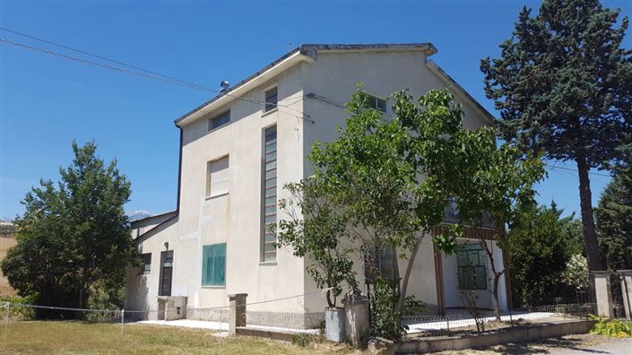 Image No.2-Villa / Détaché de 4 chambres à vendre à Abruzzes