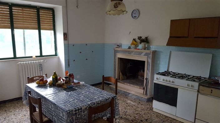 Image No.5-Villa / Détaché de 4 chambres à vendre à Abruzzes