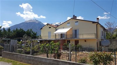 Villa / Détaché de 4 chambres à vendre à Palombaro