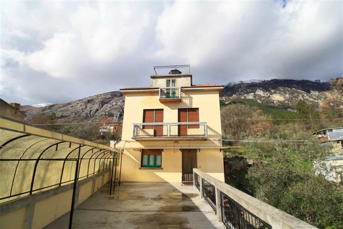 Image No.5-Villa / Détaché de 4 chambres à vendre à Lama Dei Peligne