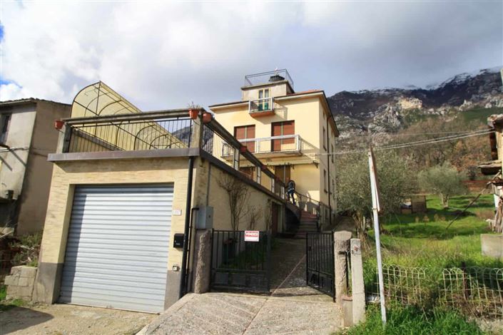 Image No.1-4 Bed Villa / Detached for sale