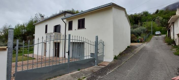 Image No.24-3 Bed Villa / Detached for sale